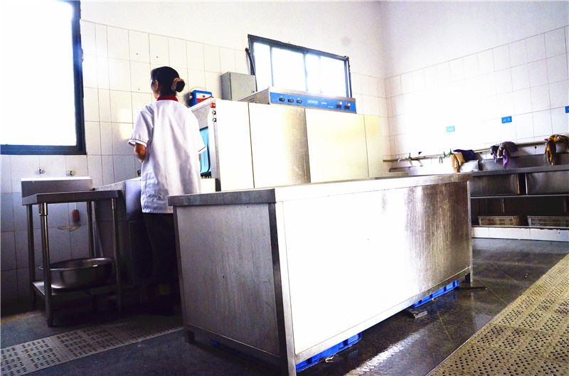 西华大学学校食堂91免费处女设备现场图片