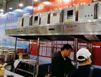   91免费看视频2019年上海国际酒店用品展开展，引来不少游客围观